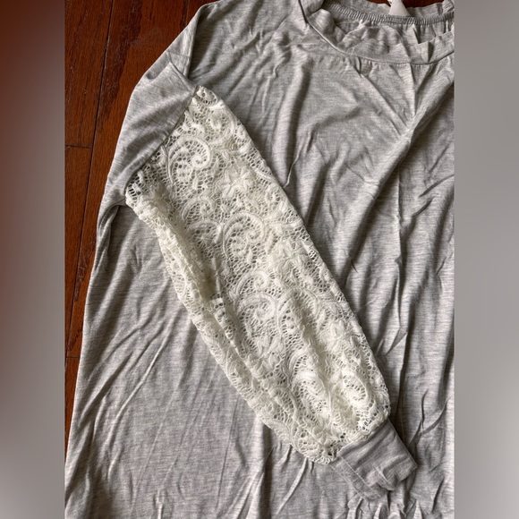 Roomy long sleeve grey top with lace sleeves - Picture 5 of 5